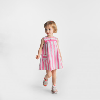 Раирана рокля за малко момиче